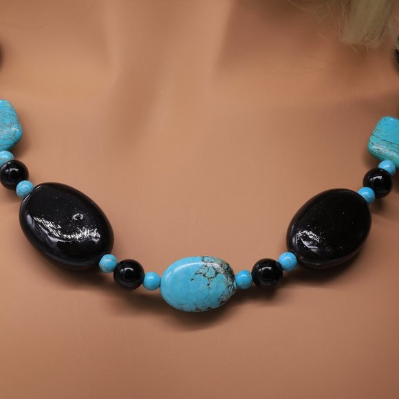 Black and Blue necklace with Turquoise and Onyx beads. - Picture 5 of 5
